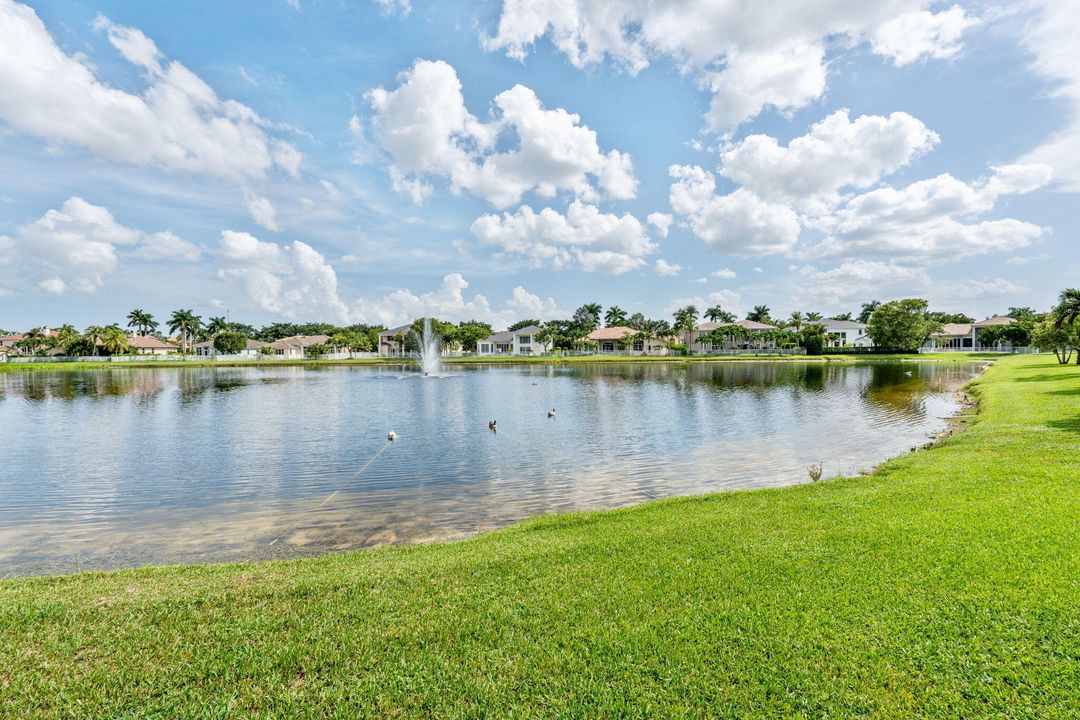 出租: $18,500 (6 贝兹, 4 浴室, 4146 平方英尺)