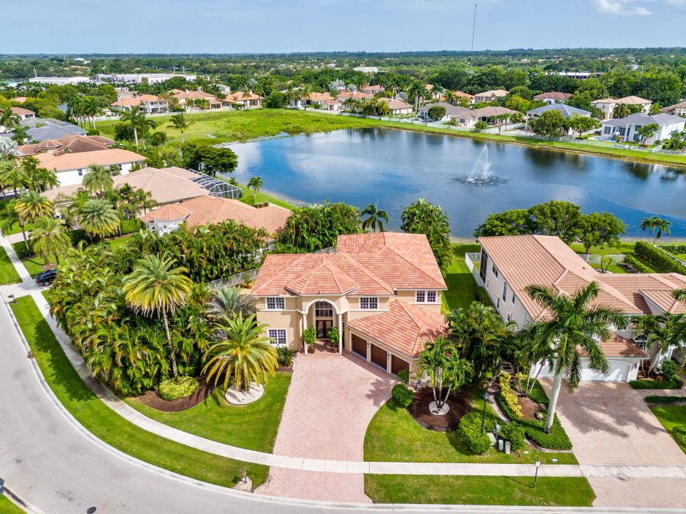 出租: $18,500 (6 贝兹, 4 浴室, 4146 平方英尺)