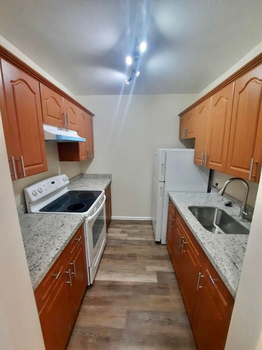 Recently Rented: $1,550 (1 beds, 1 baths, 615 Square Feet)