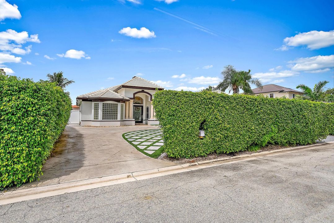 For Rent: $18,000 (3 beds, 3 baths, 3318 Square Feet)