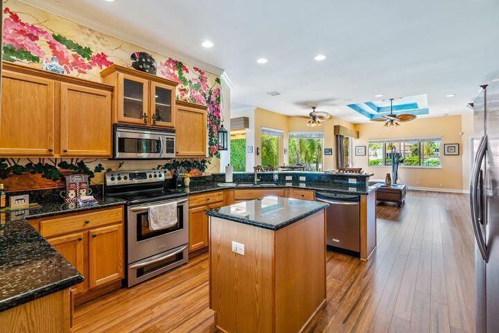 For Rent: $18,000 (3 beds, 3 baths, 3318 Square Feet)