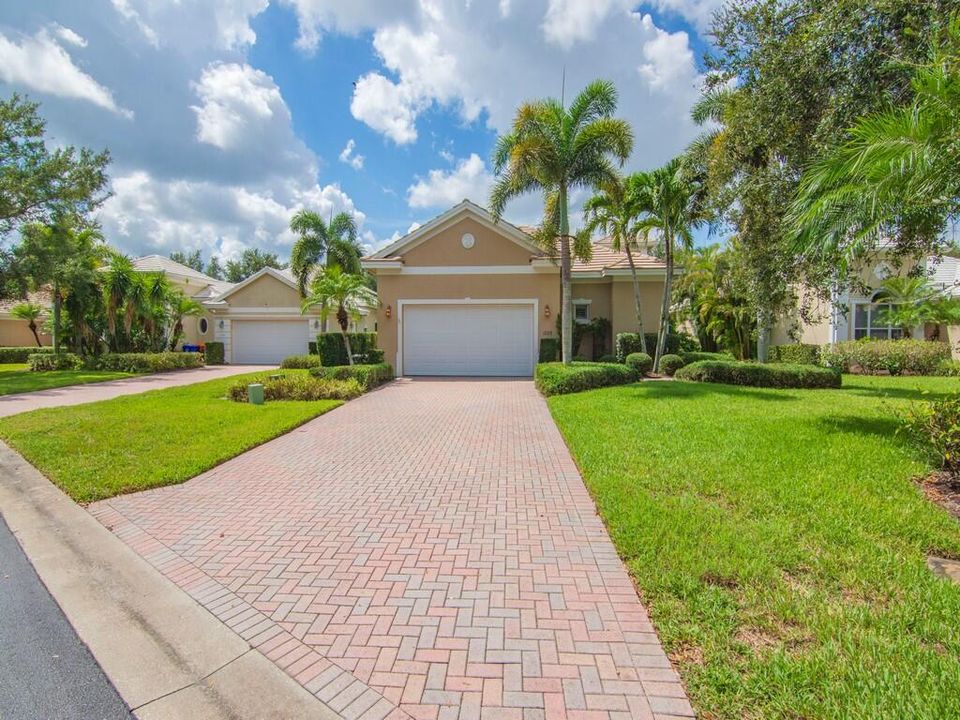 For Sale: $775,000 (3 beds, 3 baths, 2822 Square Feet)