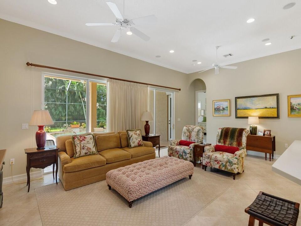 For Sale: $775,000 (3 beds, 3 baths, 2822 Square Feet)