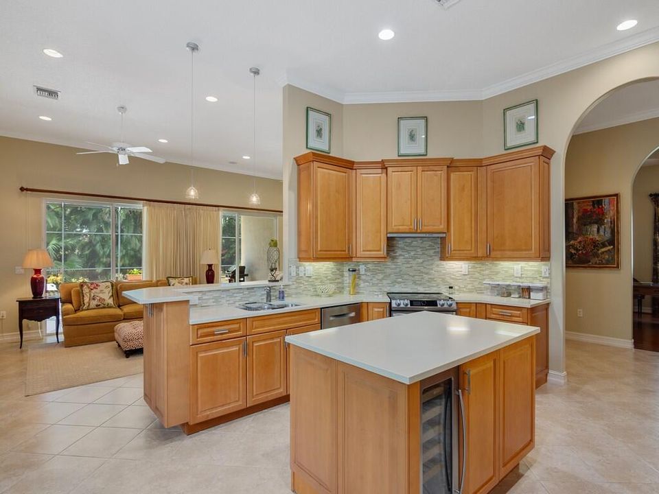 For Sale: $775,000 (3 beds, 3 baths, 2822 Square Feet)