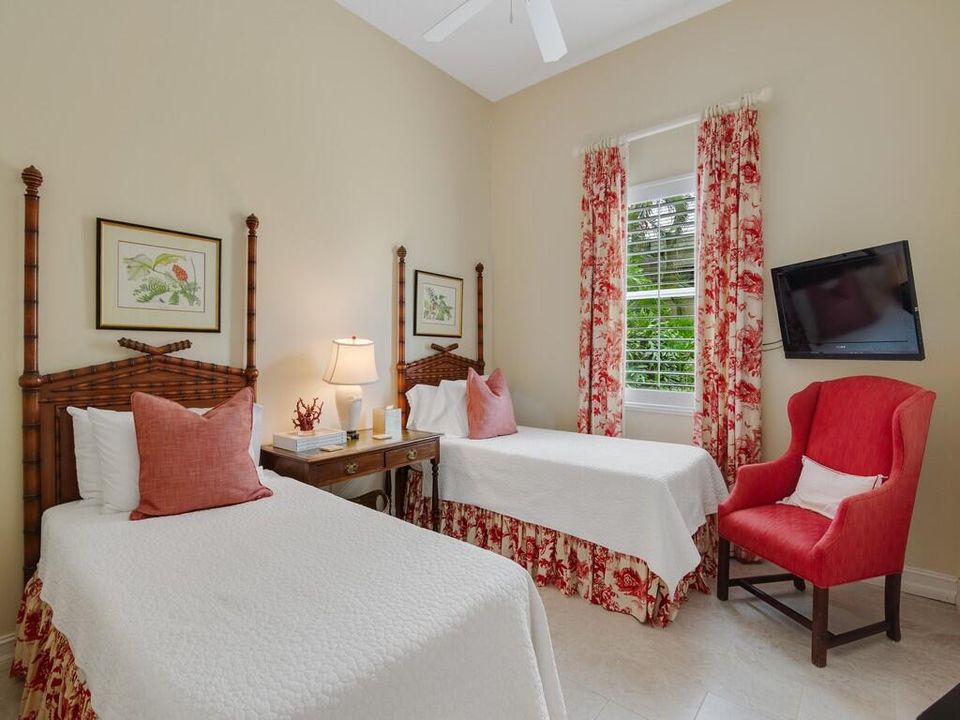 For Sale: $775,000 (3 beds, 3 baths, 2822 Square Feet)