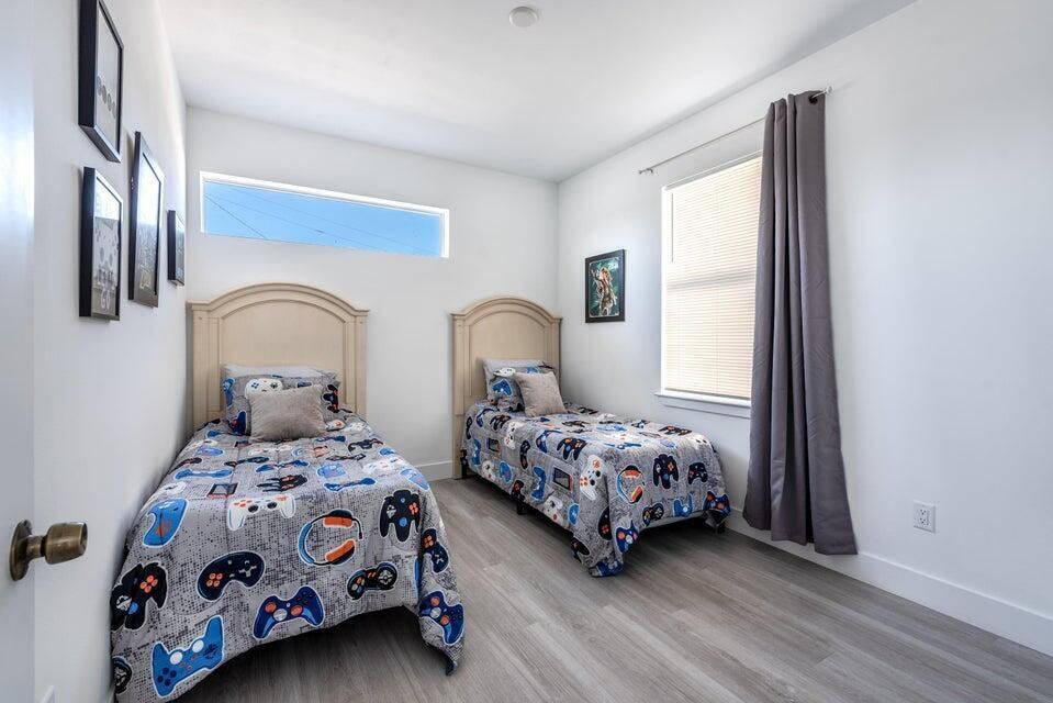 For Sale: $3,400,000 (0 beds, 0 baths, 1244 Square Feet)