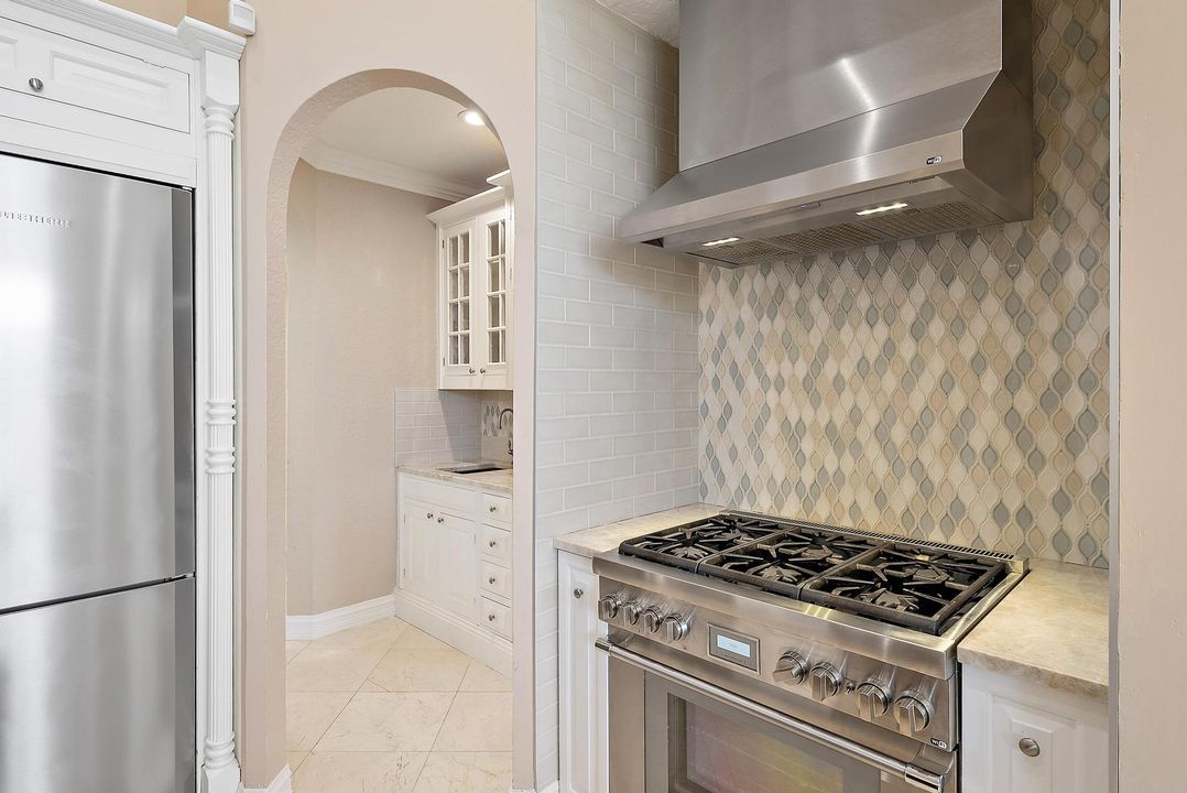 待售: $2,799,000 (6 贝兹, 7 浴室, 5643 平方英尺)