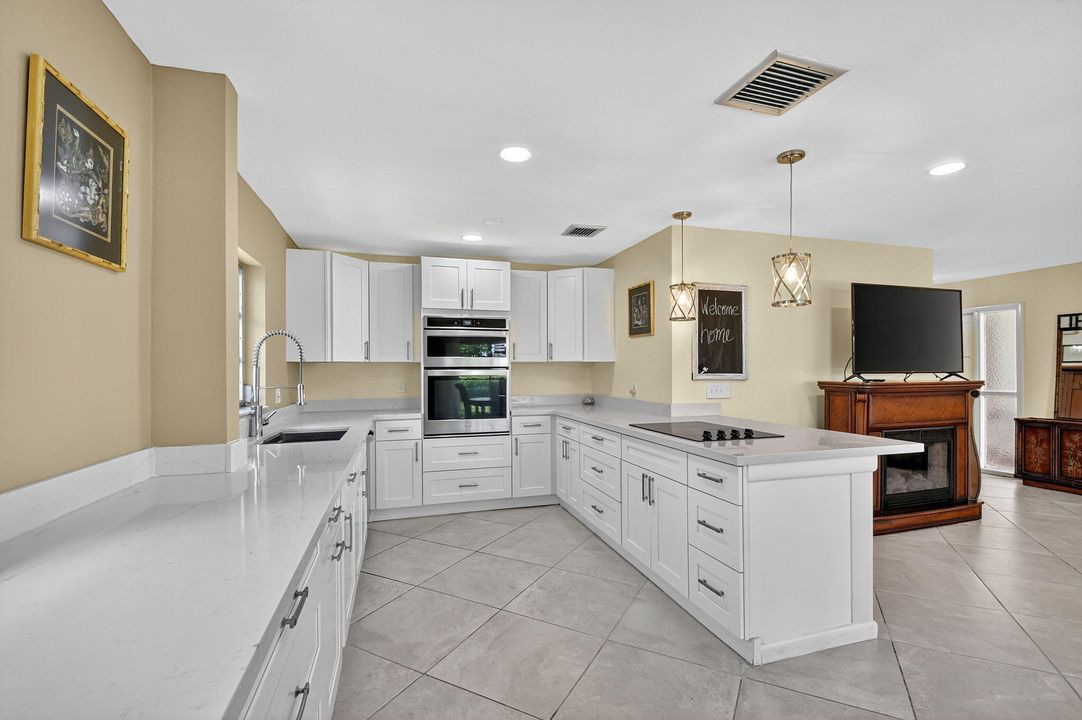 For Sale: $309,998 (2 beds, 2 baths, 1170 Square Feet)