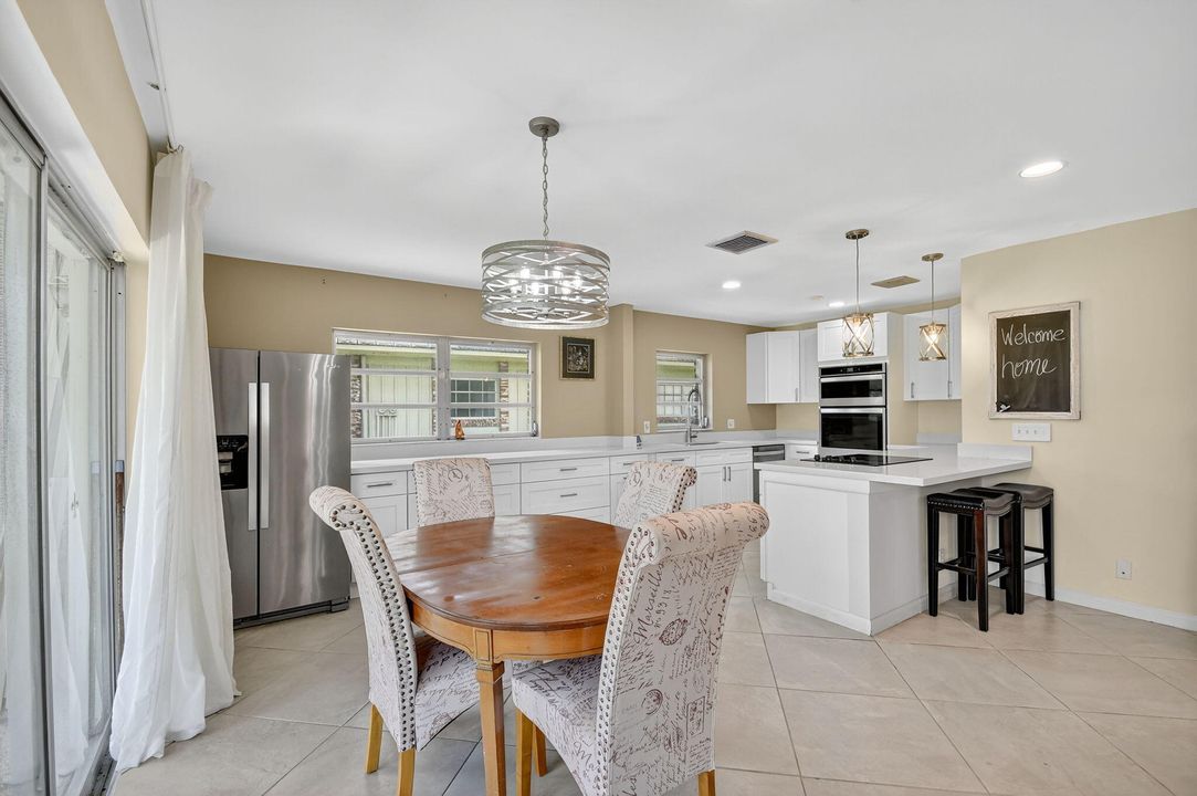 For Sale: $309,998 (2 beds, 2 baths, 1170 Square Feet)