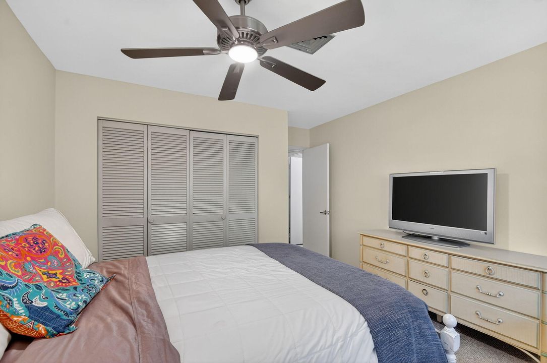 For Sale: $309,998 (2 beds, 2 baths, 1170 Square Feet)