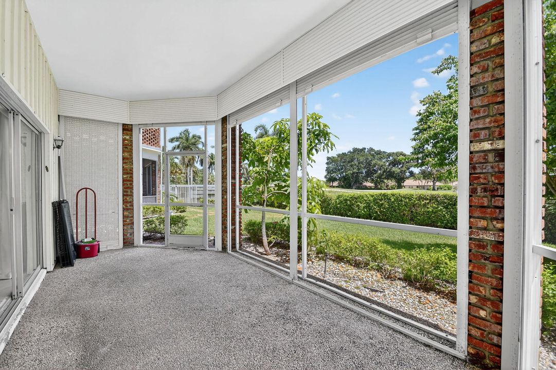 For Sale: $309,998 (2 beds, 2 baths, 1170 Square Feet)