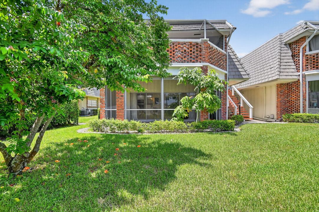 For Sale: $309,998 (2 beds, 2 baths, 1170 Square Feet)