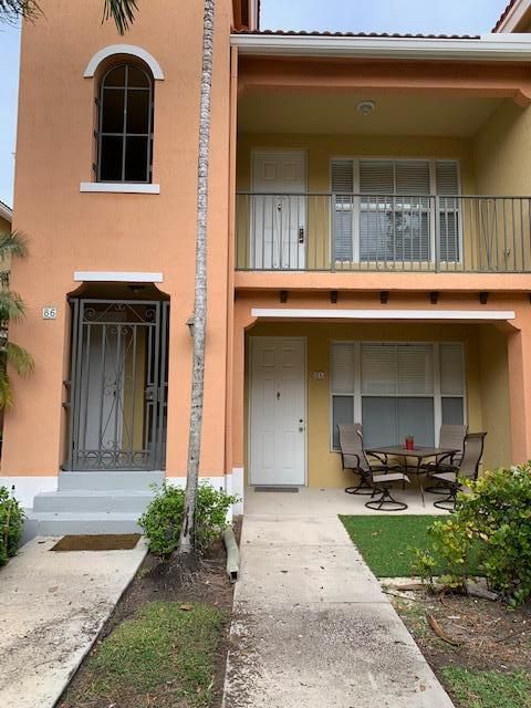 Activo con contrato: $1,800 (2 camas, 2 baños, 1004 Pies cuadrados)