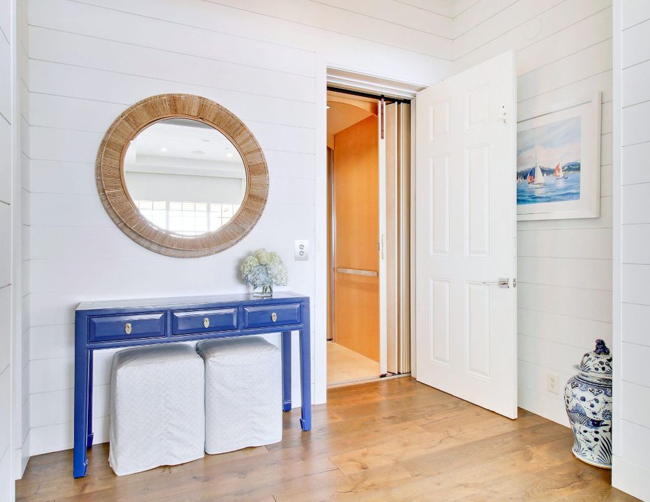 合同活跃: $3,349,000 (3 贝兹, 2 浴室, 2493 平方英尺)