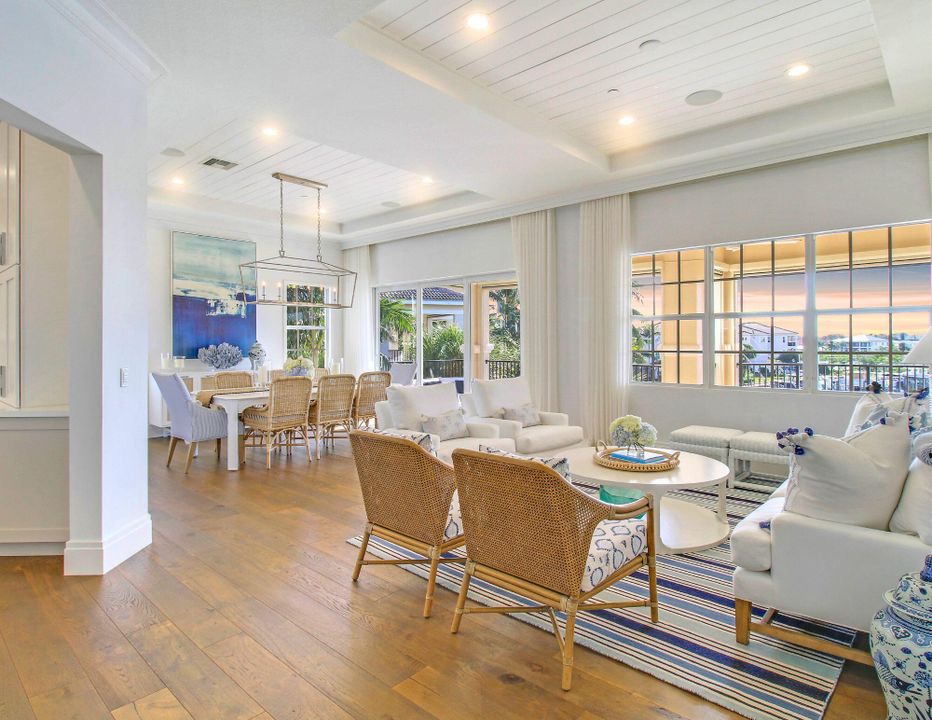 合同活跃: $3,349,000 (3 贝兹, 2 浴室, 2493 平方英尺)