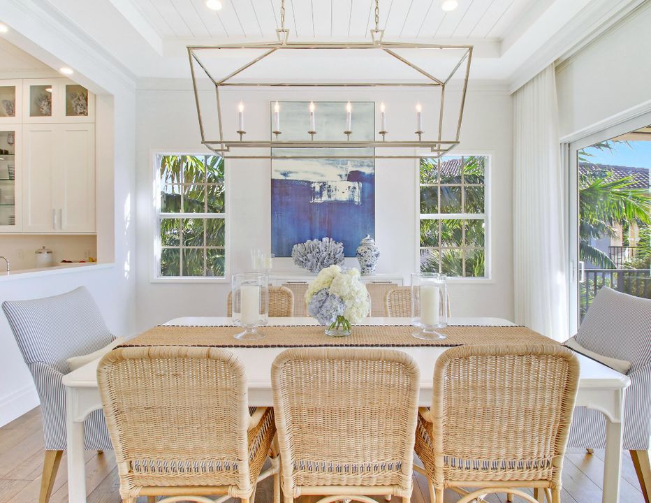 合同活跃: $3,349,000 (3 贝兹, 2 浴室, 2493 平方英尺)