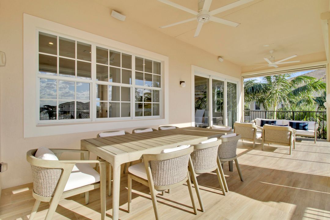 合同活跃: $3,349,000 (3 贝兹, 2 浴室, 2493 平方英尺)