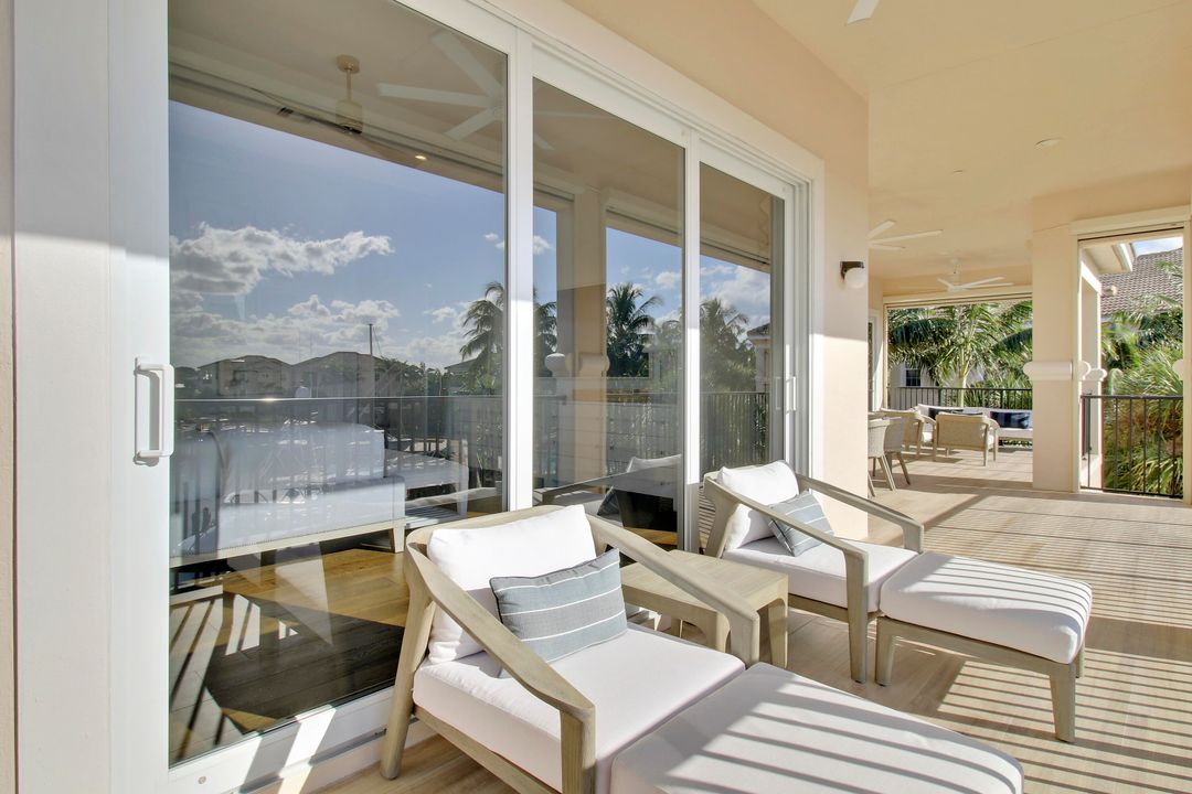 合同活跃: $3,349,000 (3 贝兹, 2 浴室, 2493 平方英尺)