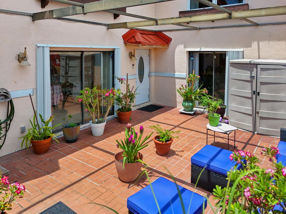 На продажу: $309,700 (3 спален, 2 ванн, 1368 Квадратных фут)