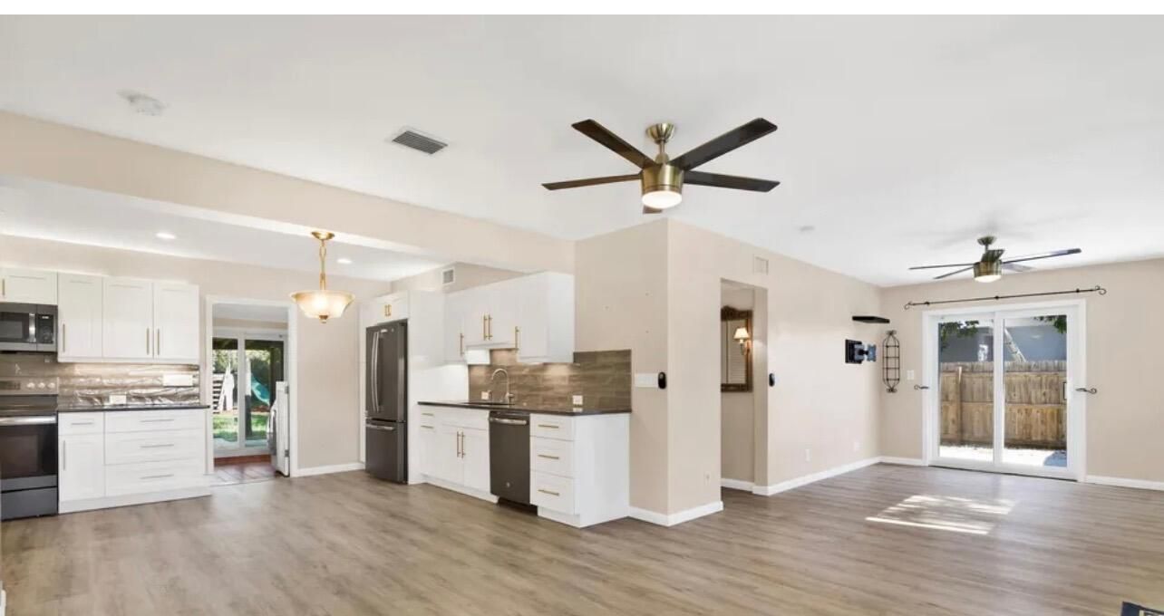 For Sale: $609,999 (3 beds, 2 baths, 1167 Square Feet)