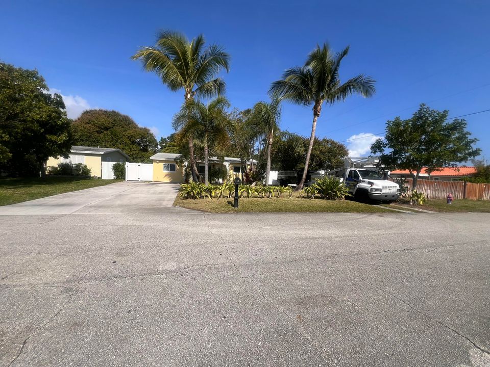 For Sale: $609,999 (3 beds, 2 baths, 1167 Square Feet)