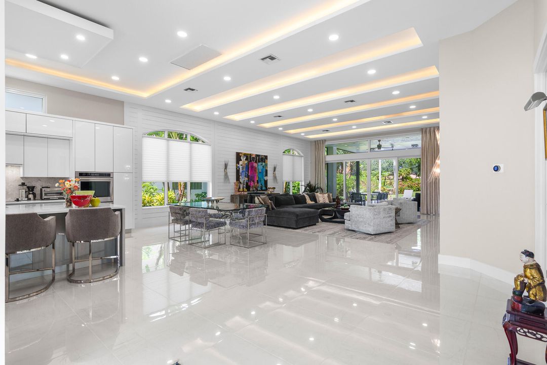 合同活跃: $1,720,000 (3 贝兹, 3 浴室, 2608 平方英尺)