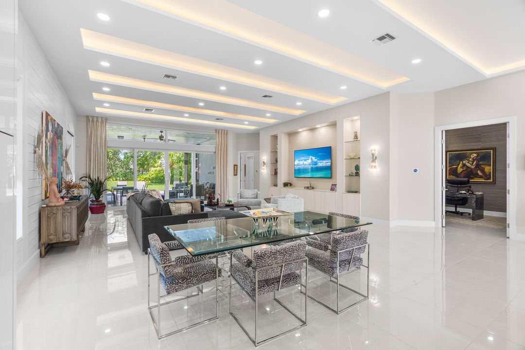 合同活跃: $1,720,000 (3 贝兹, 3 浴室, 2608 平方英尺)