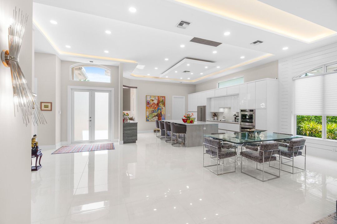 合同活跃: $1,720,000 (3 贝兹, 3 浴室, 2608 平方英尺)