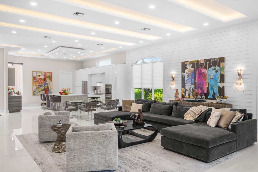 合同活跃: $1,720,000 (3 贝兹, 3 浴室, 2608 平方英尺)