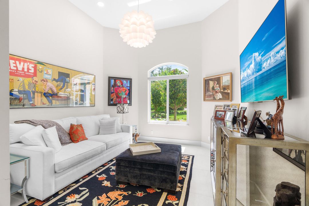 合同活跃: $1,720,000 (3 贝兹, 3 浴室, 2608 平方英尺)