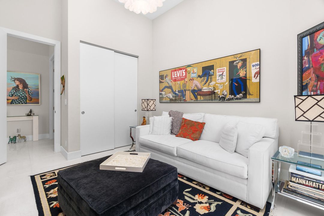 合同活跃: $1,720,000 (3 贝兹, 3 浴室, 2608 平方英尺)