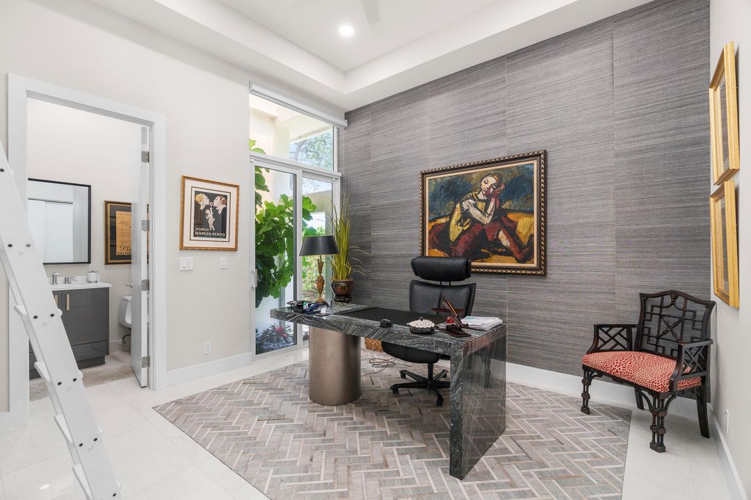 合同活跃: $1,720,000 (3 贝兹, 3 浴室, 2608 平方英尺)