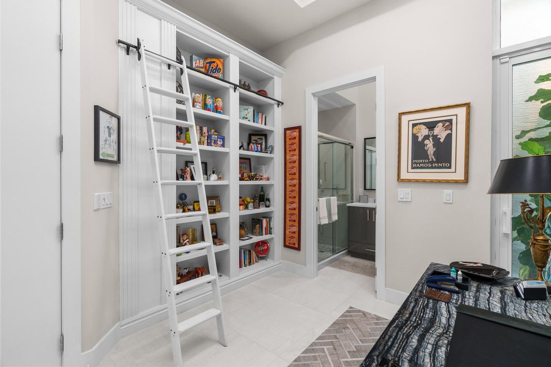 合同活跃: $1,720,000 (3 贝兹, 3 浴室, 2608 平方英尺)