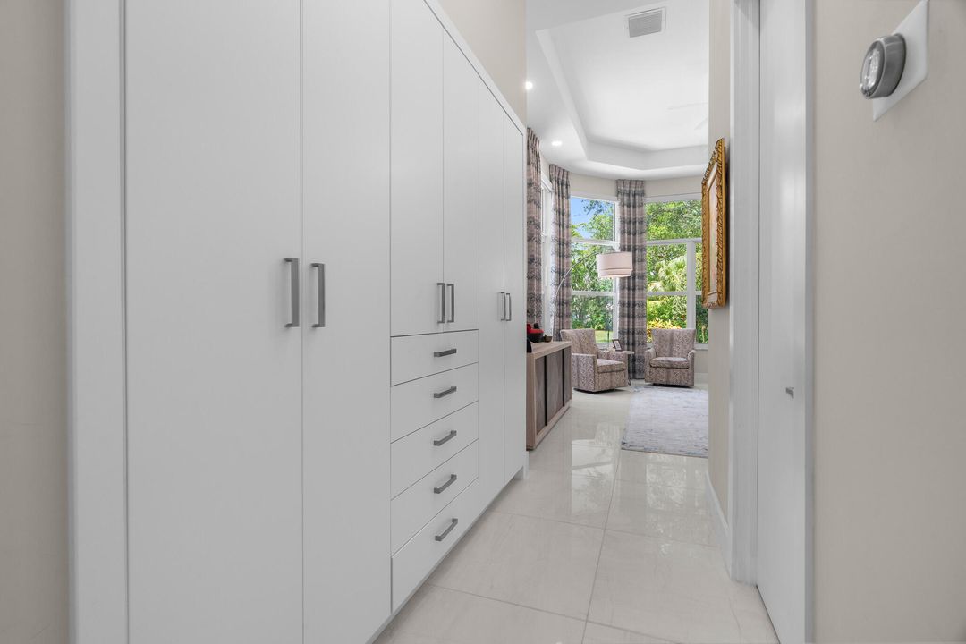 合同活跃: $1,720,000 (3 贝兹, 3 浴室, 2608 平方英尺)