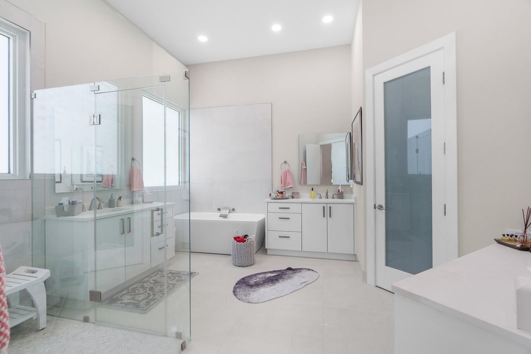 合同活跃: $1,720,000 (3 贝兹, 3 浴室, 2608 平方英尺)