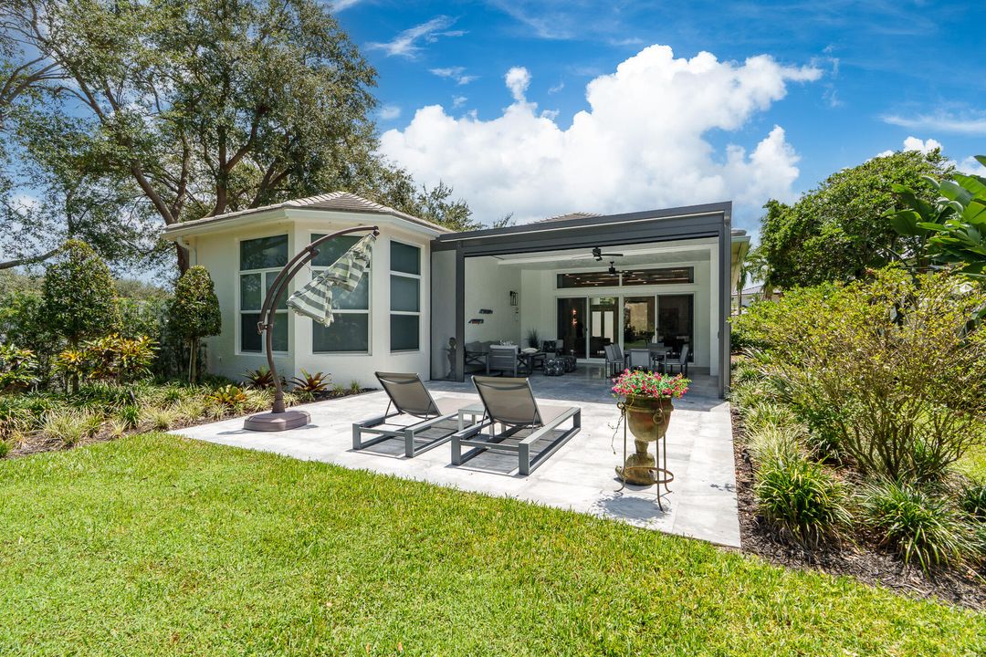 合同活跃: $1,720,000 (3 贝兹, 3 浴室, 2608 平方英尺)