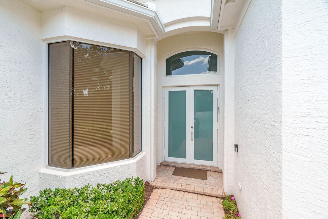 合同活跃: $1,720,000 (3 贝兹, 3 浴室, 2608 平方英尺)