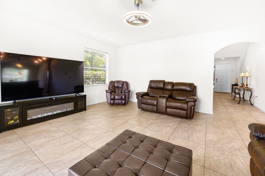 待售: $840,000 (5 贝兹, 4 浴室, 3577 平方英尺)