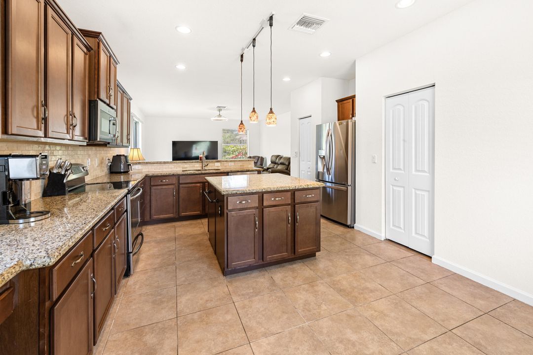 待售: $840,000 (5 贝兹, 4 浴室, 3577 平方英尺)