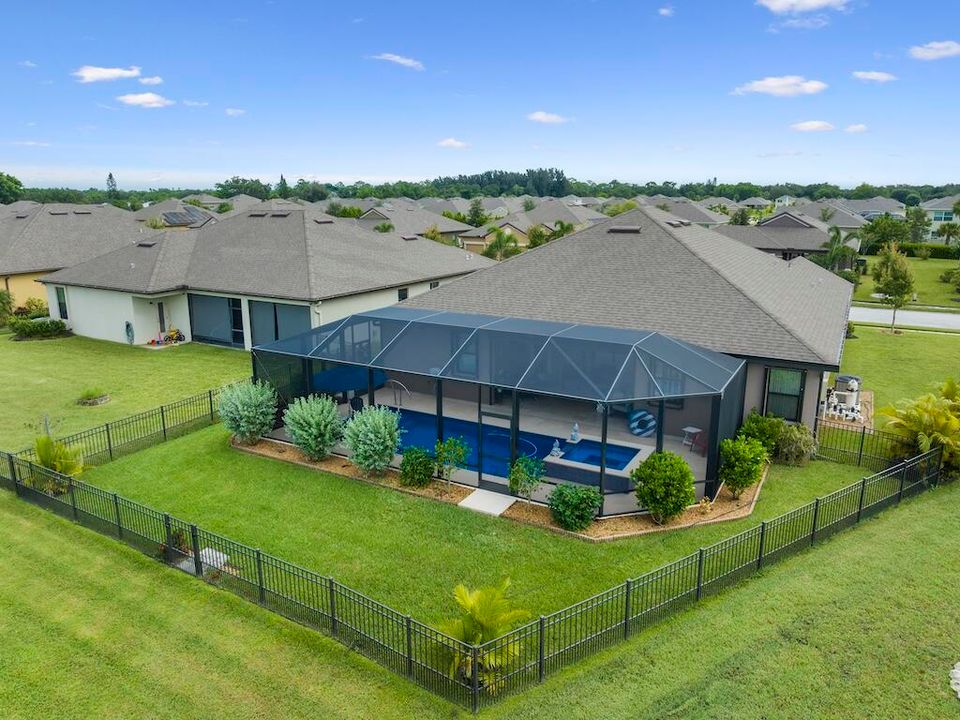 合同活跃: $599,000 (3 贝兹, 3 浴室, 2312 平方英尺)