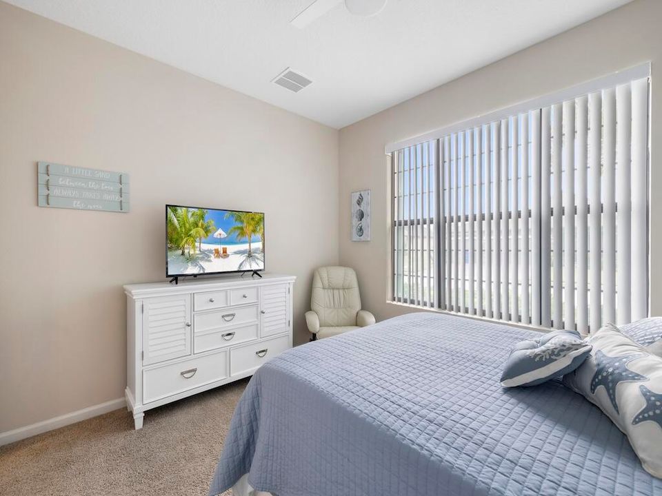 合同活跃: $599,000 (3 贝兹, 3 浴室, 2312 平方英尺)