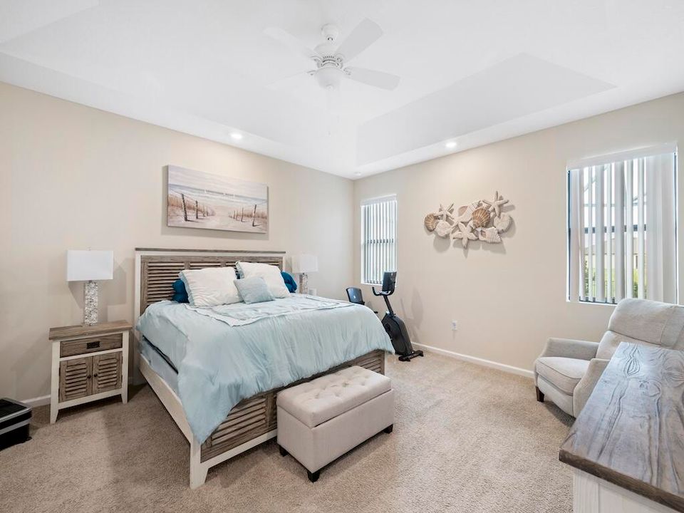 合同活跃: $599,000 (3 贝兹, 3 浴室, 2312 平方英尺)