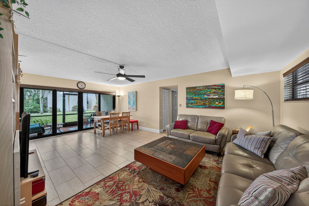 Active With Contract: $345,000 (2 beds, 2 baths, 1286 Square Feet)
