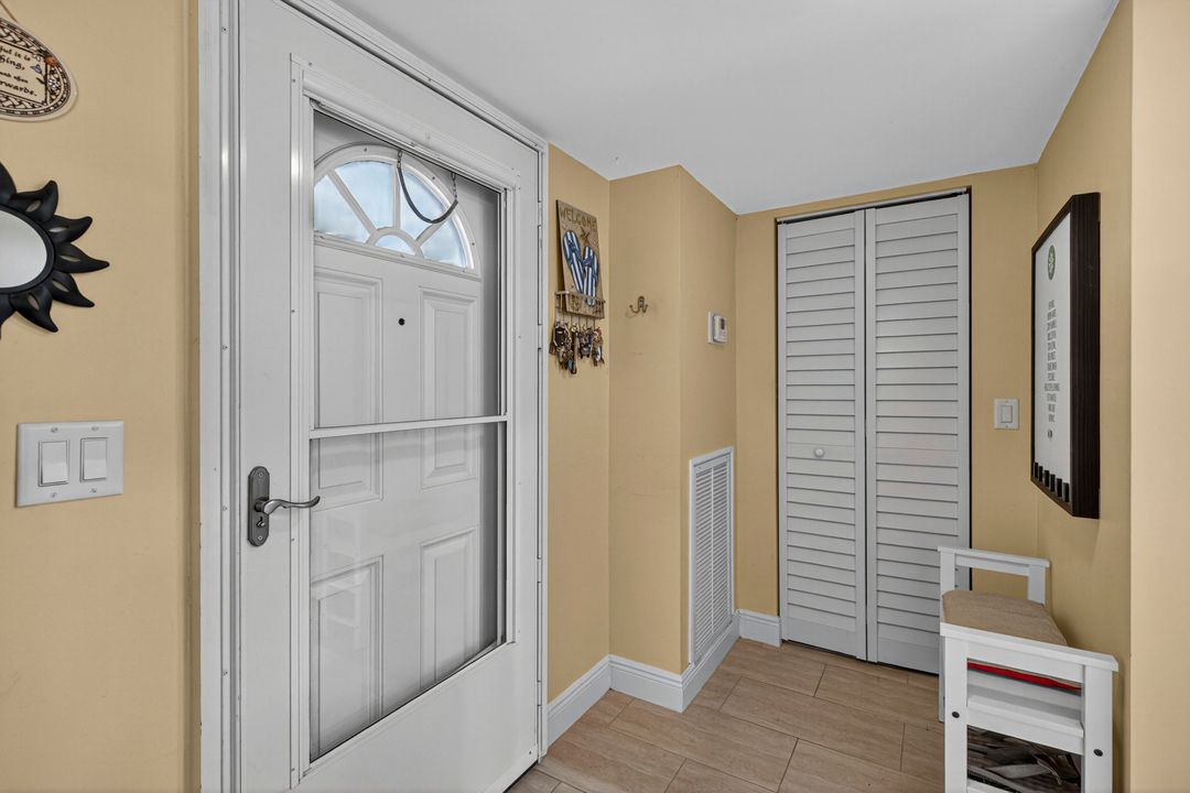 Active With Contract: $345,000 (2 beds, 2 baths, 1286 Square Feet)