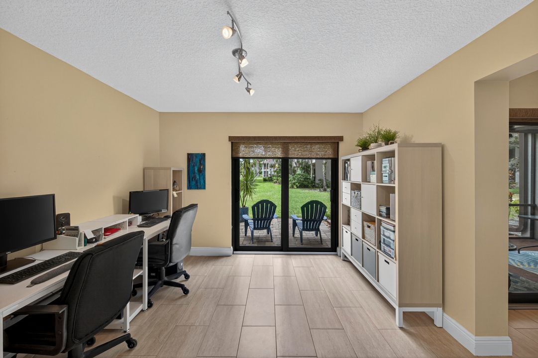 Active With Contract: $345,000 (2 beds, 2 baths, 1286 Square Feet)