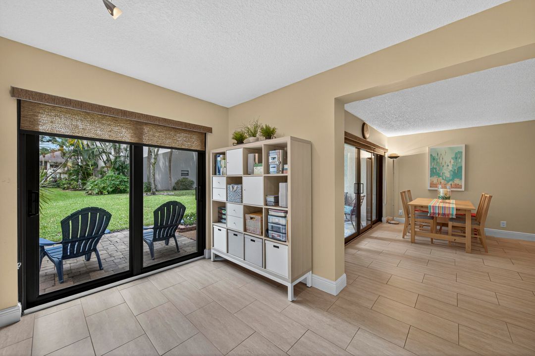 Active With Contract: $345,000 (2 beds, 2 baths, 1286 Square Feet)