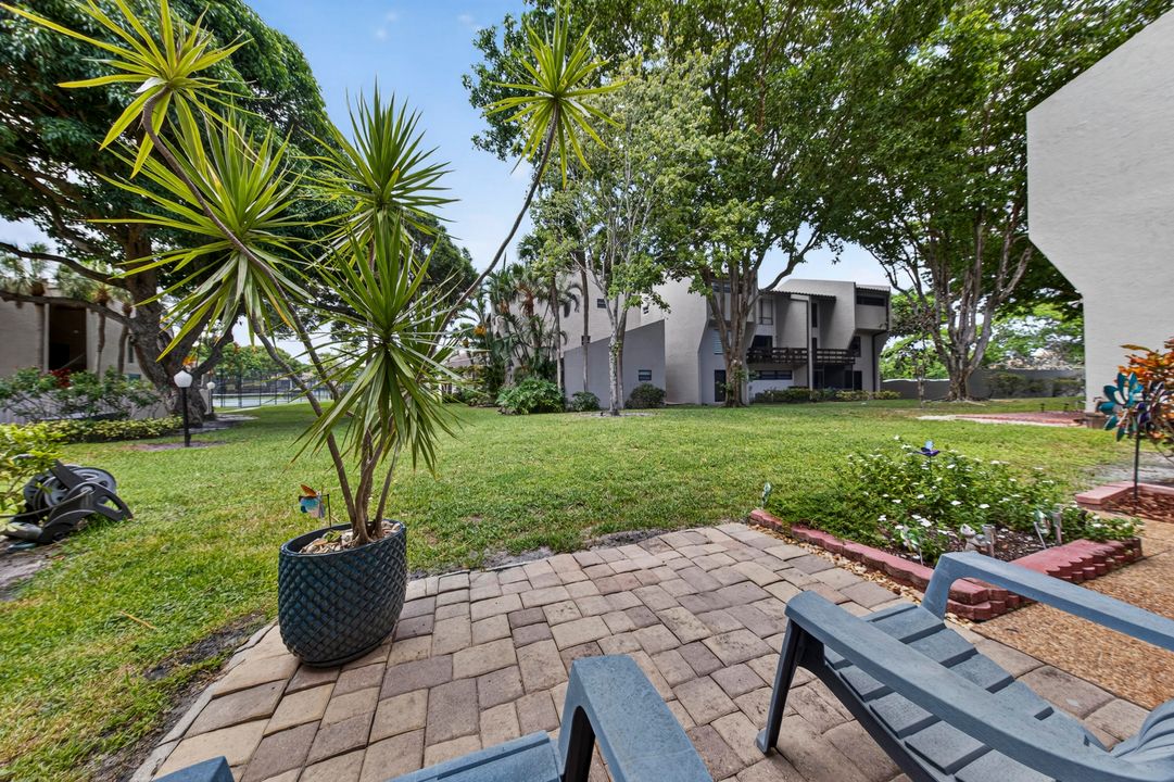 Active With Contract: $345,000 (2 beds, 2 baths, 1286 Square Feet)