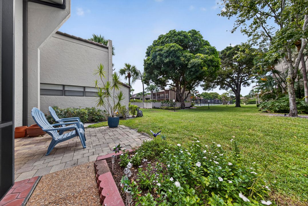 Active With Contract: $345,000 (2 beds, 2 baths, 1286 Square Feet)