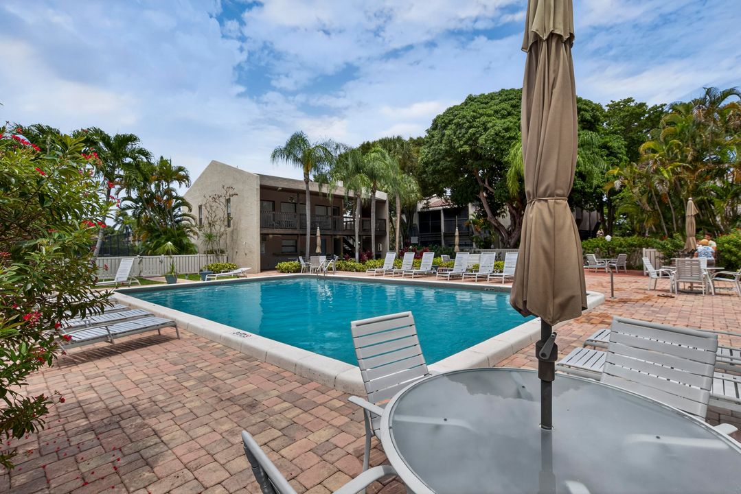 Active With Contract: $345,000 (2 beds, 2 baths, 1286 Square Feet)