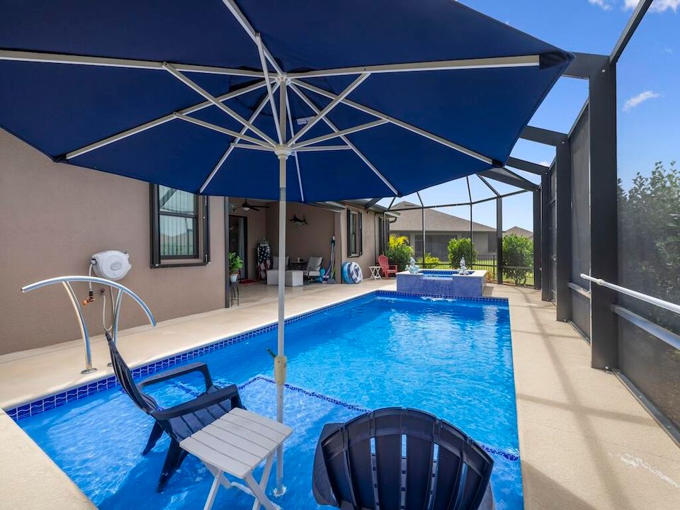 合同活跃: $599,000 (3 贝兹, 3 浴室, 2312 平方英尺)